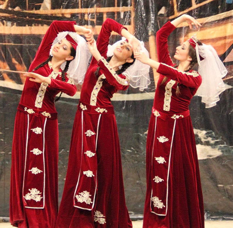 Армянские танцы