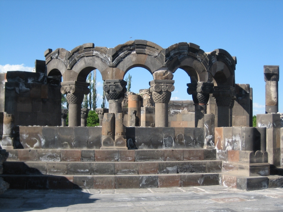 Руины храма Звартноц. Армения
