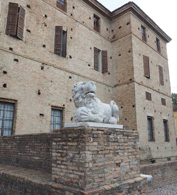 Замок Мели Лупи в Сораньи