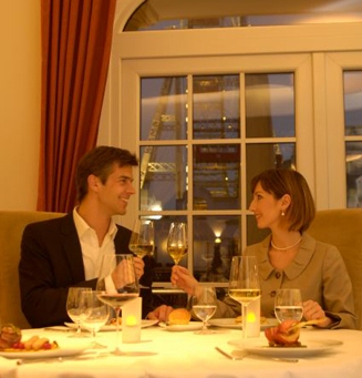Романтический ужин при свечах в люкс-кабине Венского Колеса Обозрения