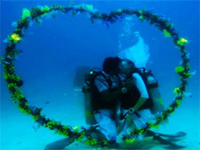 Подводная свадебная церемония в Таиланде